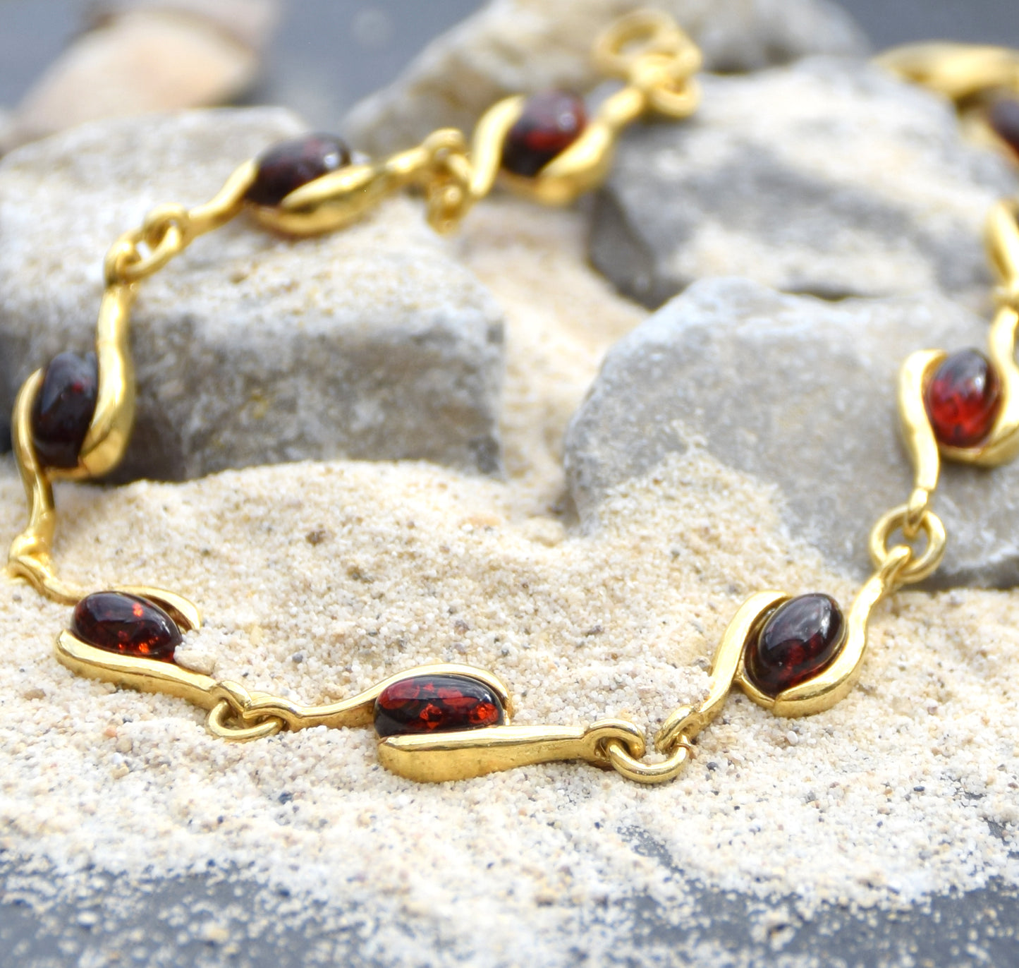 Bracciale lineare con Ambra naturale marrone scura e argento 925 placcato in Oro 18k, MJ Baltica, BZB029 (Copia)