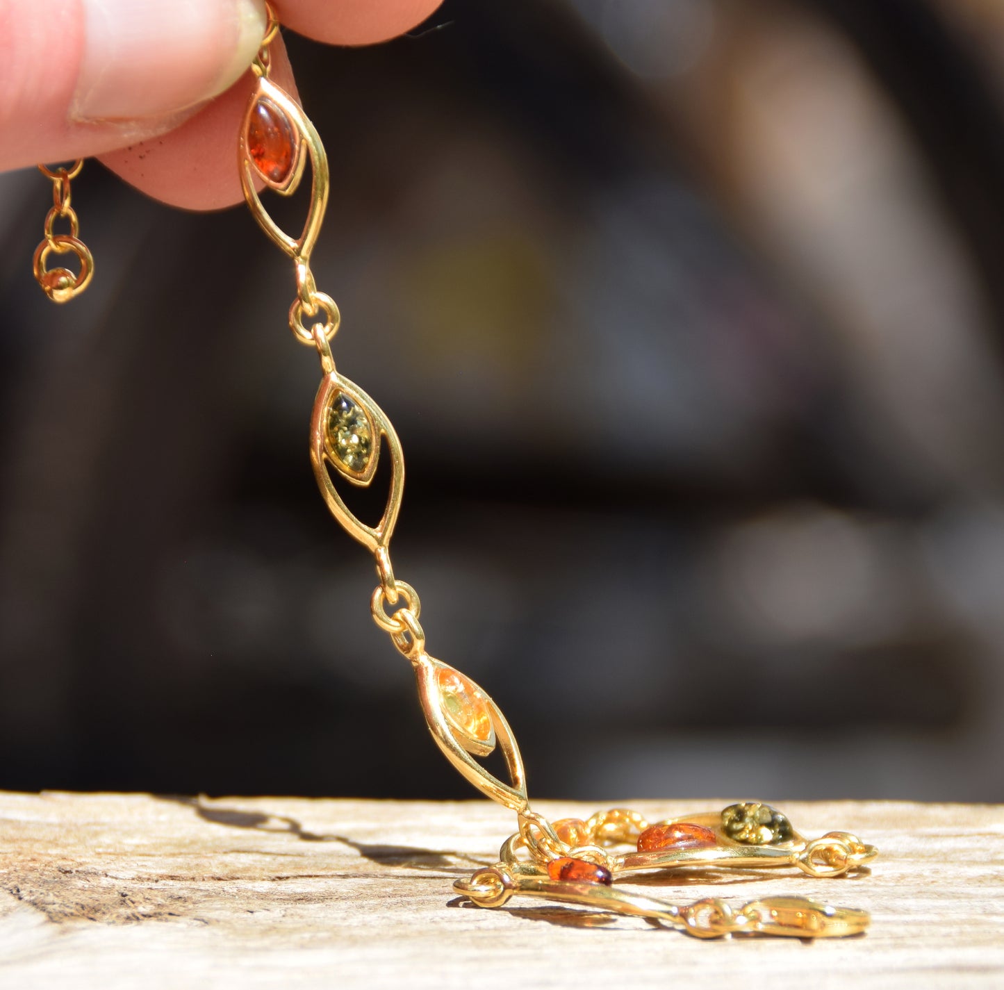 Elegante bracciale in Ambra naturale di varie tonalità in Argento placcato in Oro 18k, MJ Baltica, BZB073