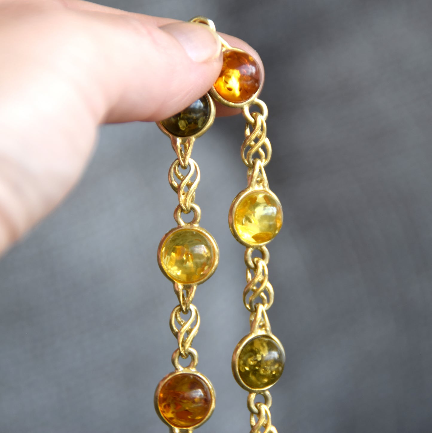 Elegante bracciale con Ambra naturale di varie tonalità e Argento 925 placcato in Oro 18k, MJ Baltica, BZB076