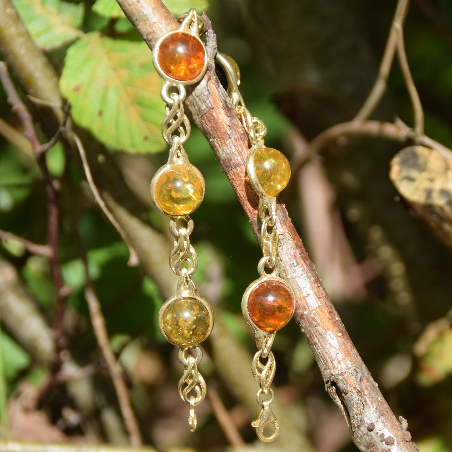 Elegante bracciale con Ambra naturale di varie tonalità e Argento 925 placcato in Oro 18k, MJ Baltica, BZB076