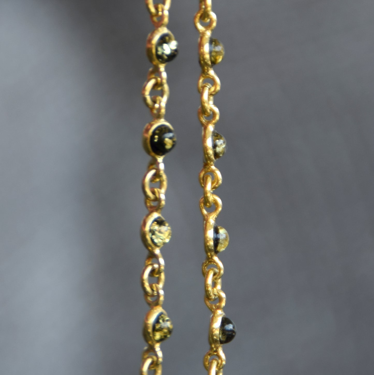 Delicato bracciale in Ambra naturale di color verde in Argento placcato in Oro 18k, MJ Baltica, BZB077
