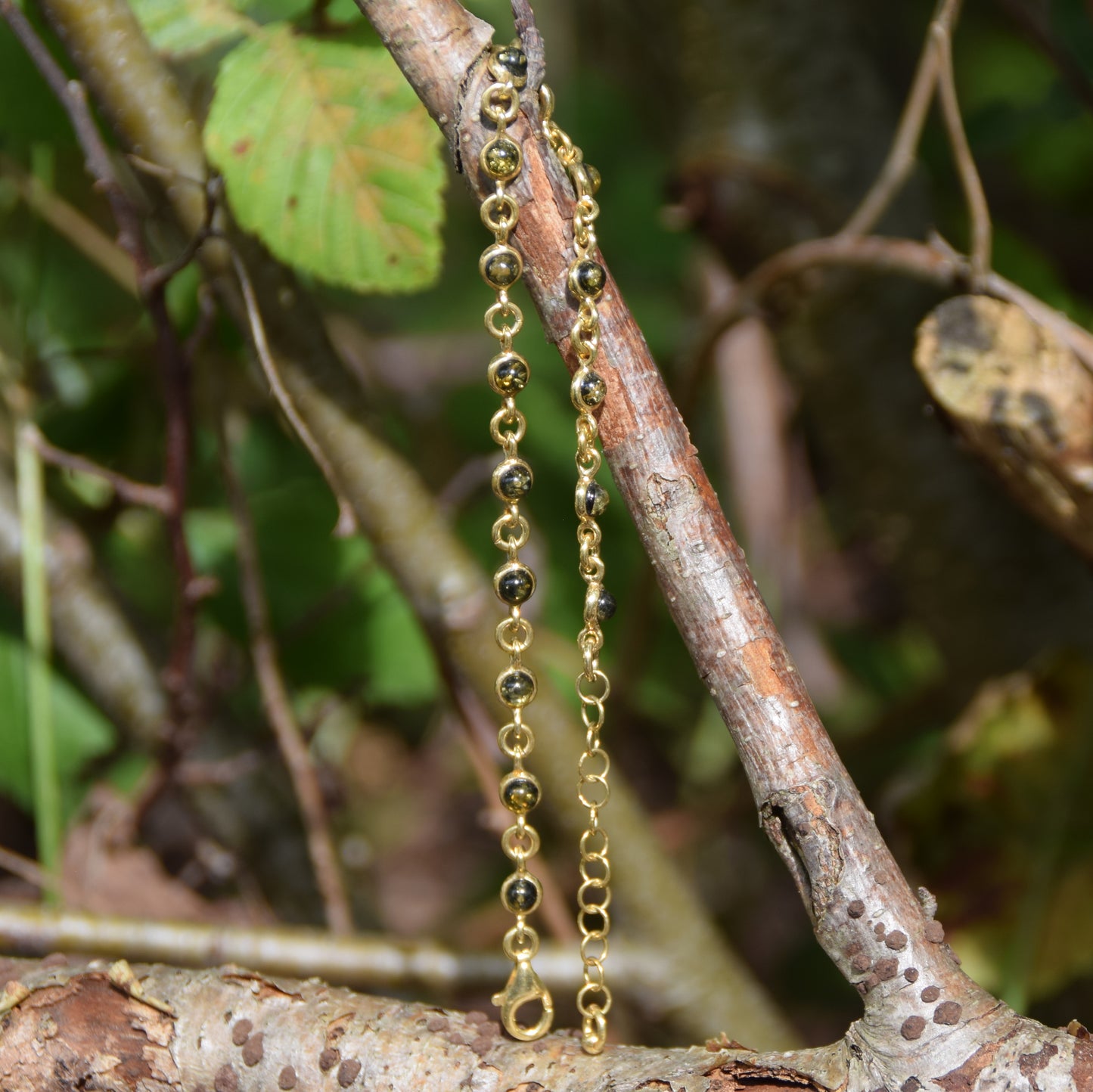Delicato bracciale in Ambra naturale di color verde in Argento placcato in Oro 18k, MJ Baltica, BZB077