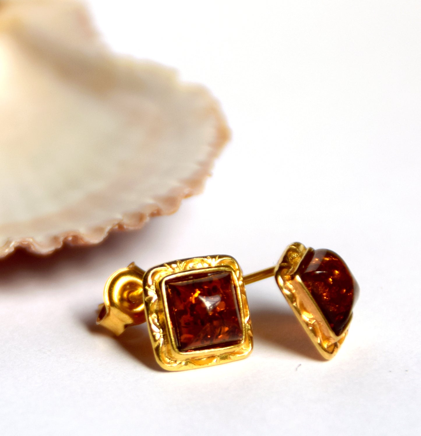 MJ Baltica, earrings, lobe, natural Baltic Amber, Silver, 14k Gold plated, rhombus BZK006