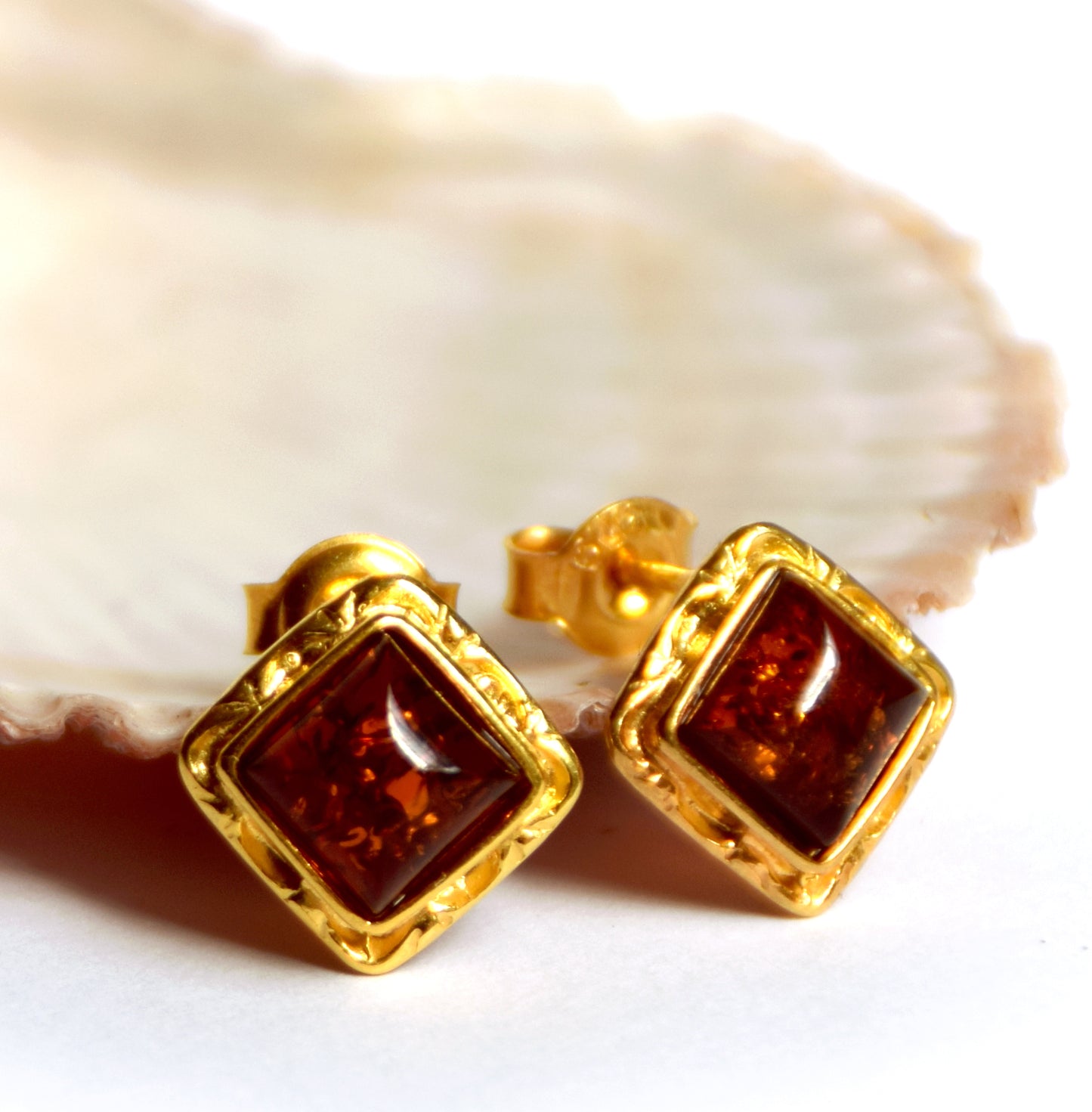 MJ Baltica, earrings, lobe, natural Baltic Amber, Silver, 14k Gold plated, rhombus BZK006