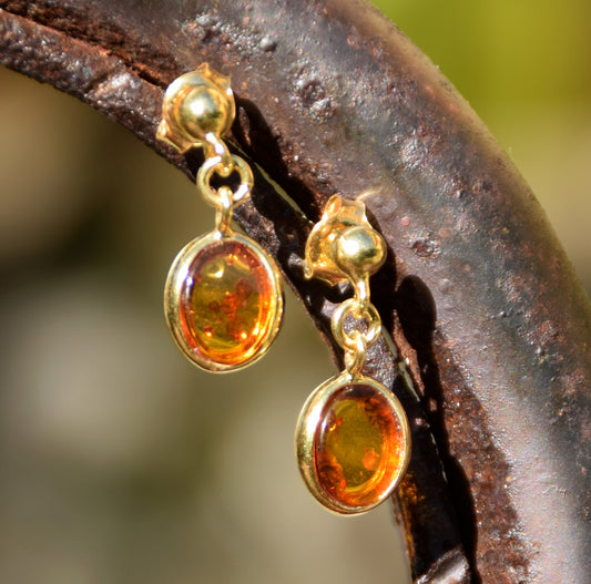 Essential drop earrings with natural cognac amber and 18k gold-plated silver, MJ Baltica, BZK018