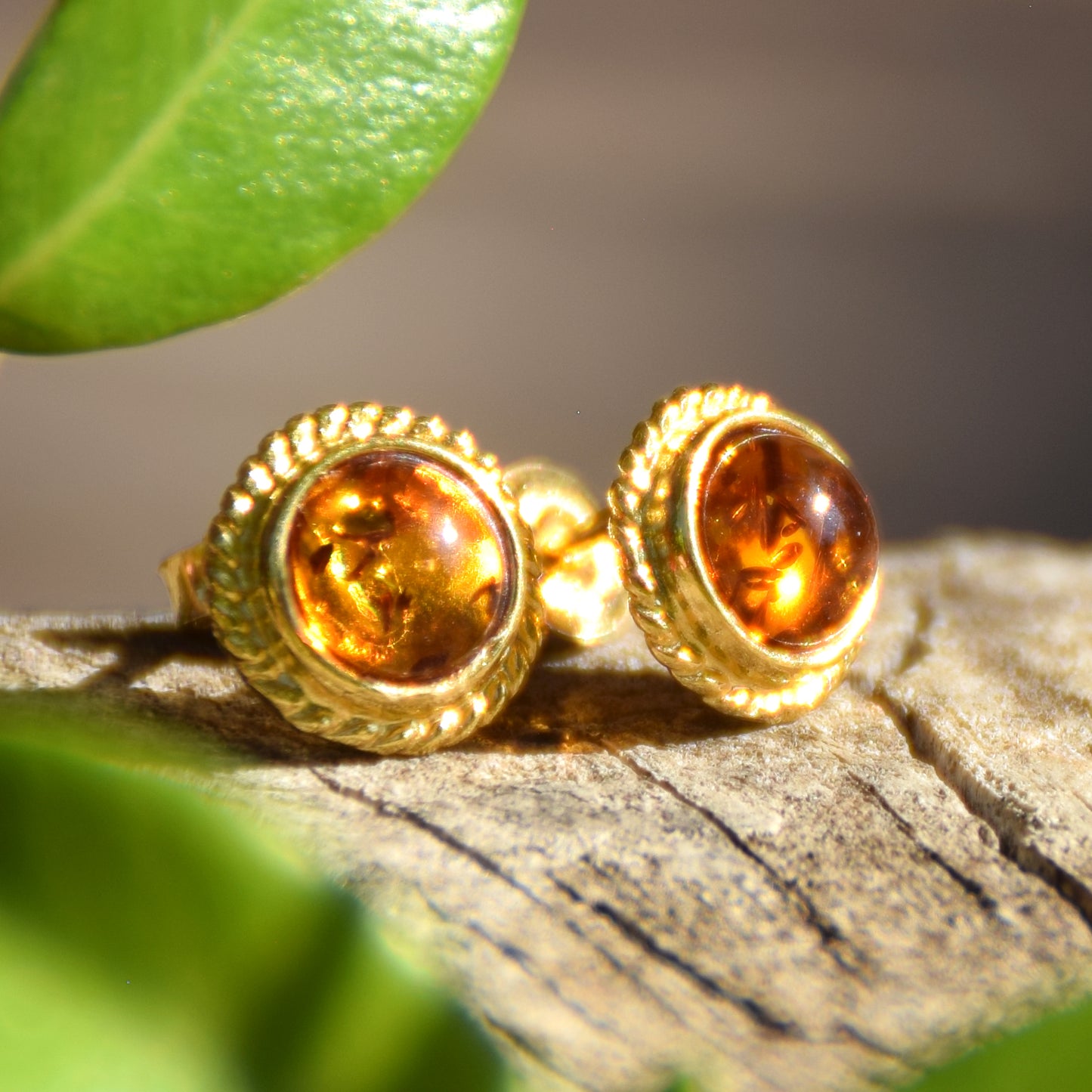 Classic round earrings with natural cognac amber and 18k gold-plated 925 silver, MJ Baltica, BZK034