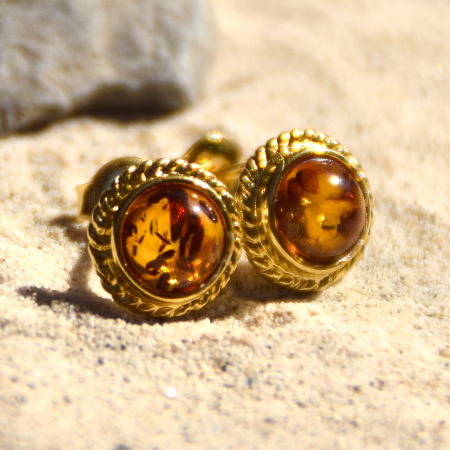 Classic round earrings with natural cognac amber and 18k gold-plated 925 silver, MJ Baltica, BZK034