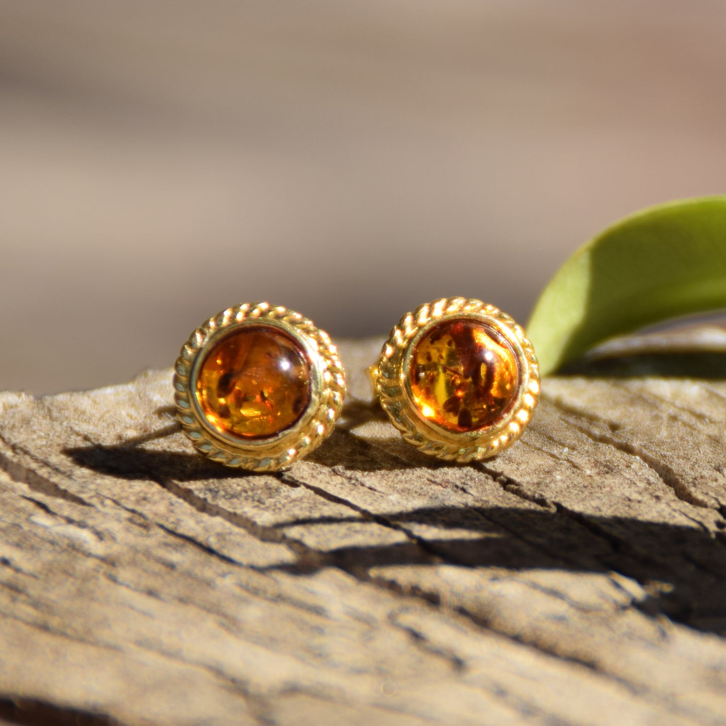 Classic round earrings with natural cognac amber and 18k gold-plated 925 silver, MJ Baltica, BZK034
