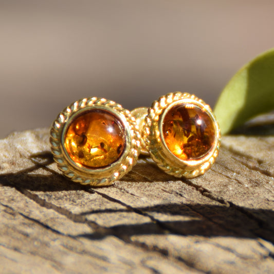 Classic round earrings with natural cognac amber and 18k gold-plated 925 silver, MJ Baltica, BZK034