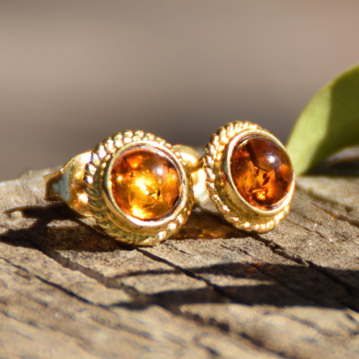 Classic round earrings with natural cognac amber and 18k gold-plated 925 silver, MJ Baltica, BZK034