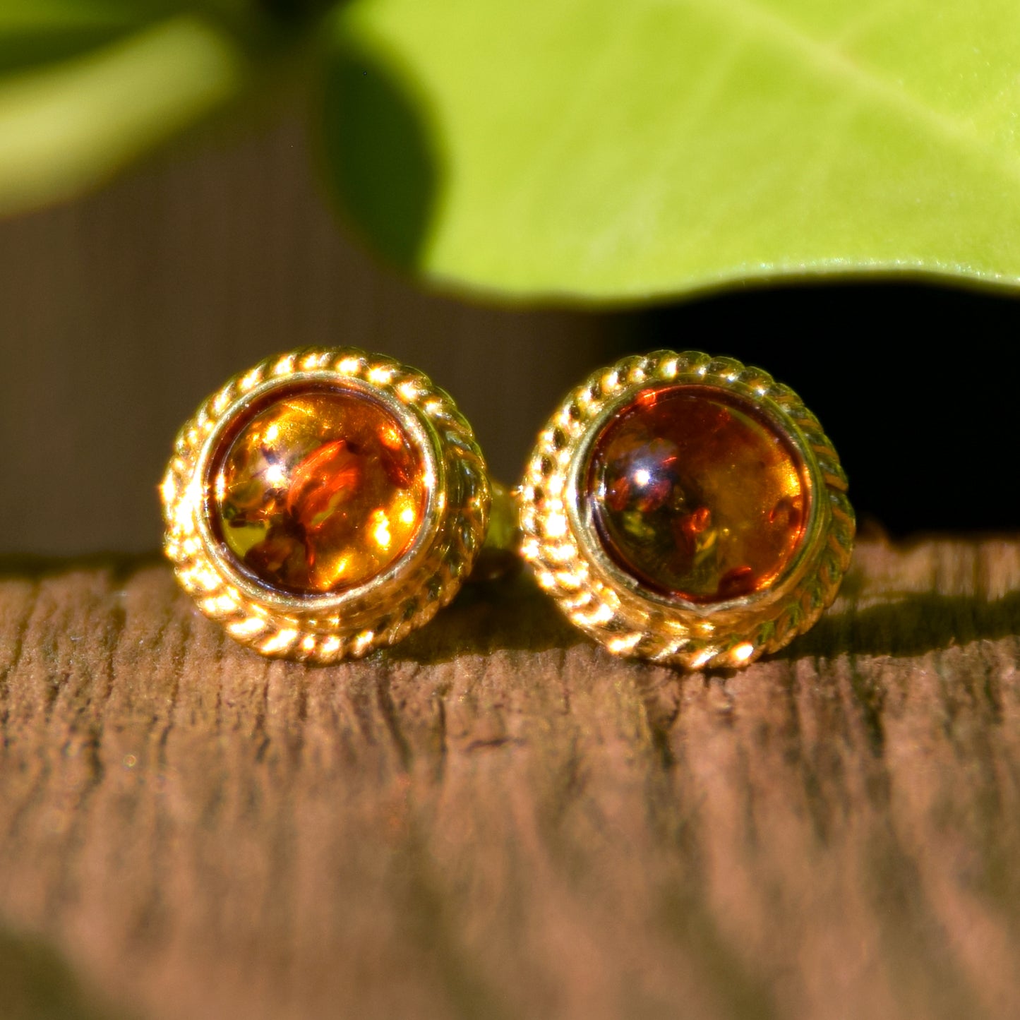 Classic round earrings with natural cognac amber and 18k gold-plated 925 silver, MJ Baltica, BZK034