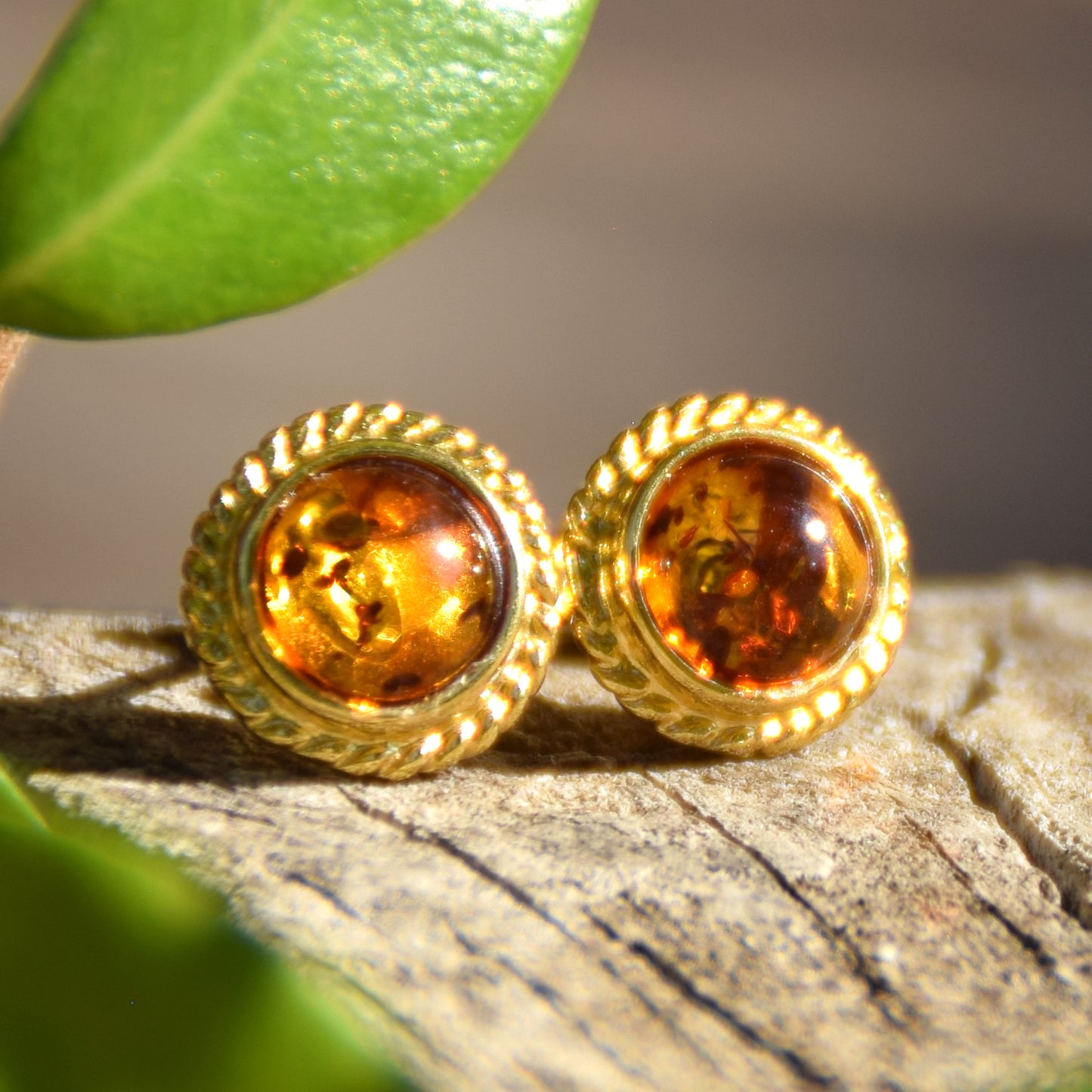 Classic round earrings with natural cognac amber and 18k gold-plated 925 silver, MJ Baltica, BZK034