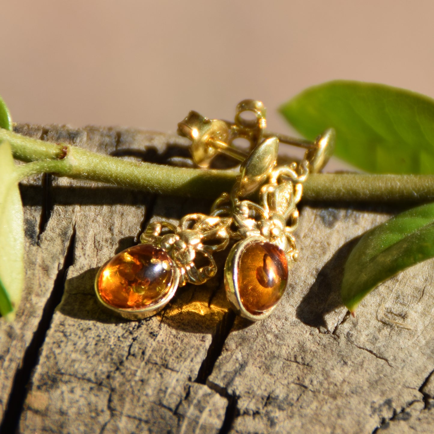 Sweet dangling earrings in natural cognac-colored Amber and 18k Gold-plated 925 Silver, MJ Baltica, BZK055