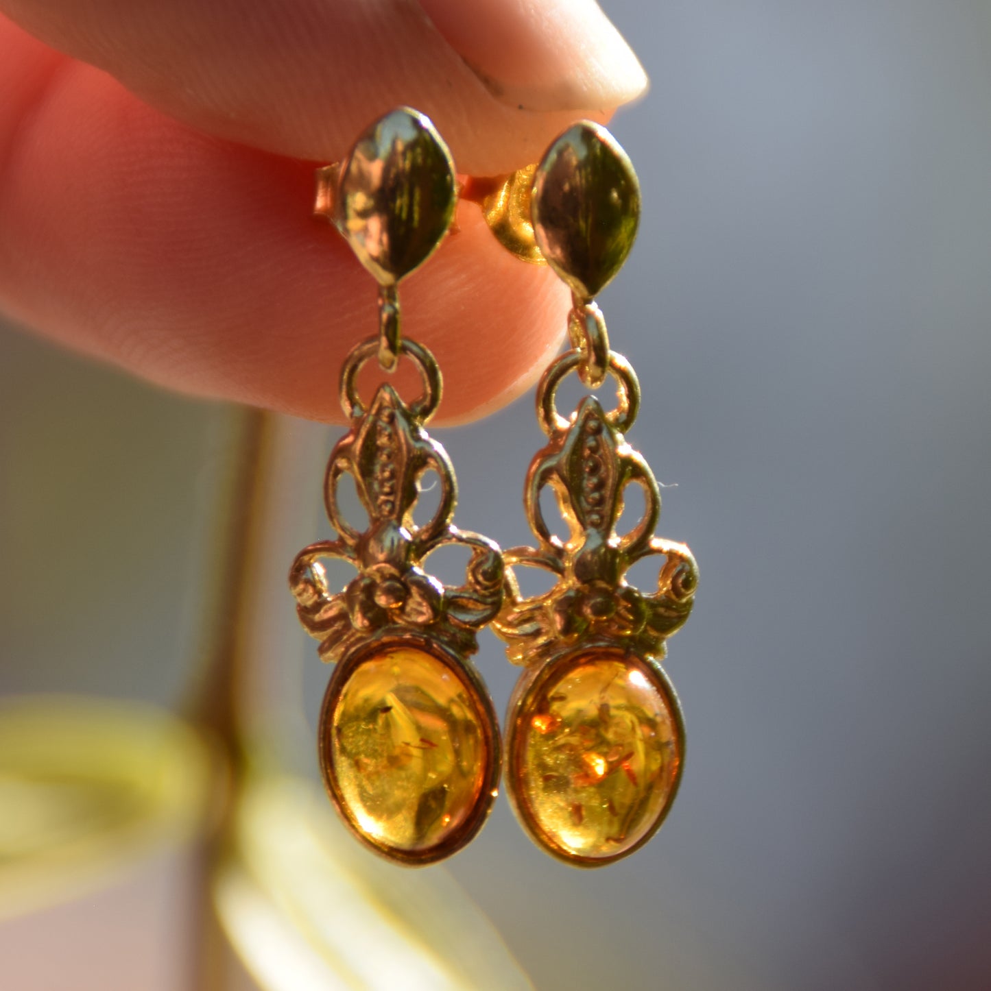 Sweet dangling earrings in natural cognac-colored Amber and 18k Gold-plated 925 Silver, MJ Baltica, BZK055