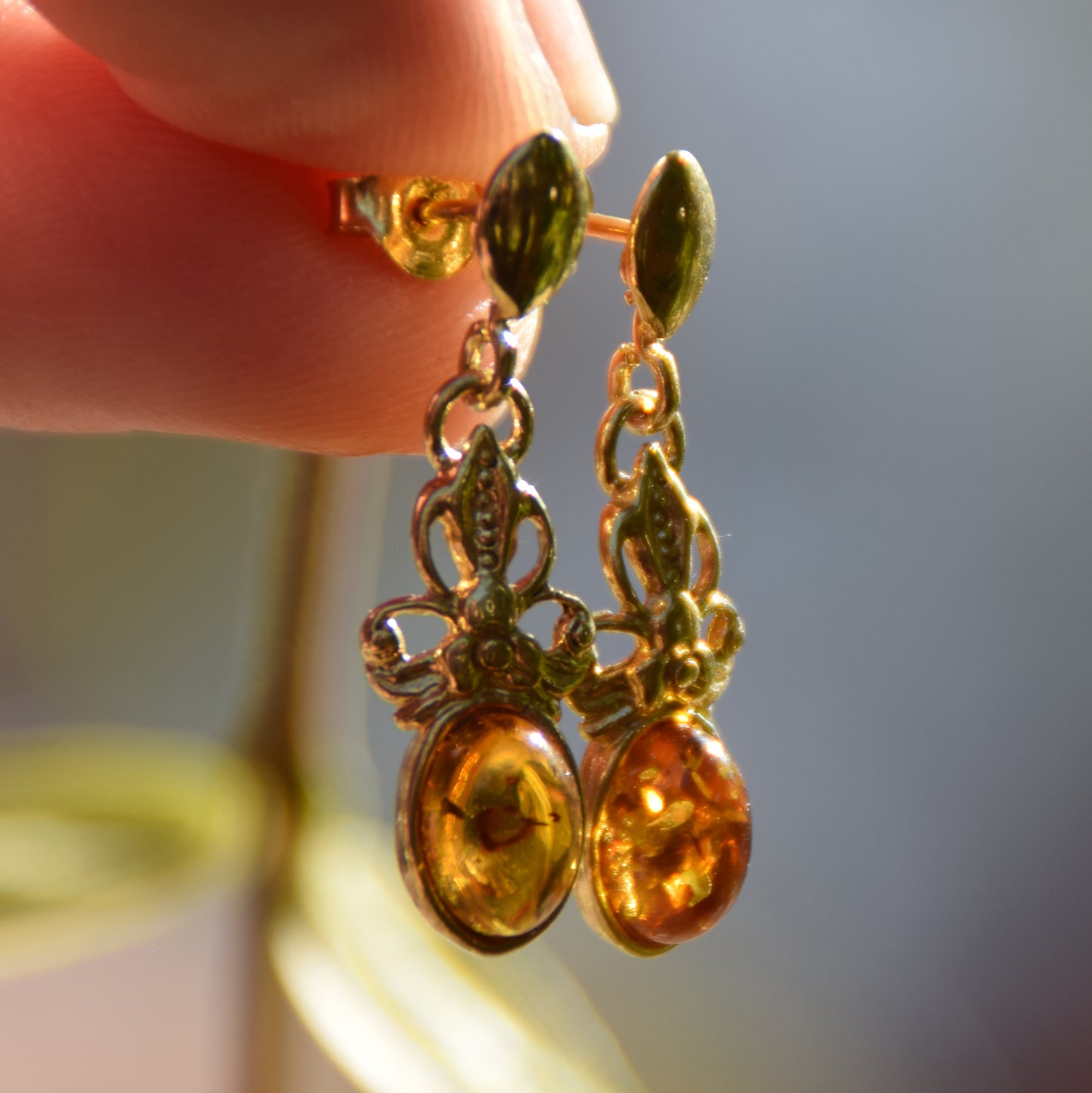 Sweet dangling earrings in natural cognac-colored Amber and 18k Gold-plated 925 Silver, MJ Baltica, BZK055