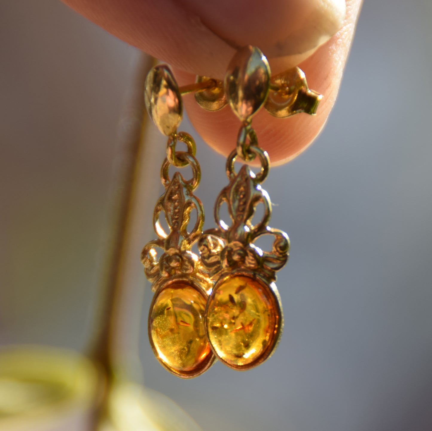Sweet dangling earrings in natural cognac-colored Amber and 18k Gold-plated 925 Silver, MJ Baltica, BZK055
