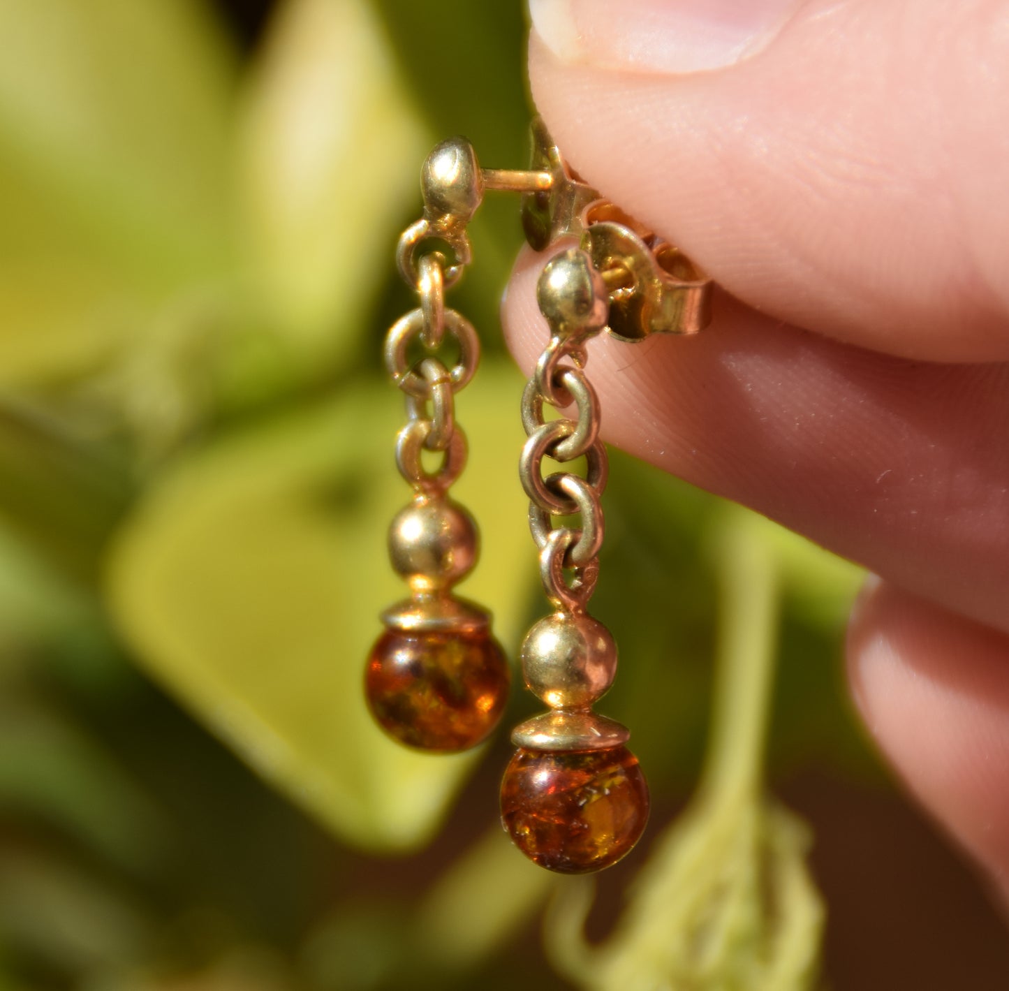 MJ Baltica, orecchini, Ambra naturale Baltica, Argento 925, placcato in Oro 18k, sfera, leggera, delicata, BZK056