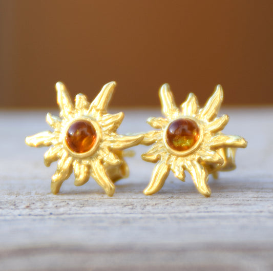 Sun-shaped earrings with natural cognac Amber and 18k Gold-plated 925 Sterling Silver, MJ Baltica, BZK072