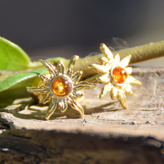 Sun-shaped earrings with natural cognac Amber and 18k Gold-plated 925 Sterling Silver, MJ Baltica, BZK072