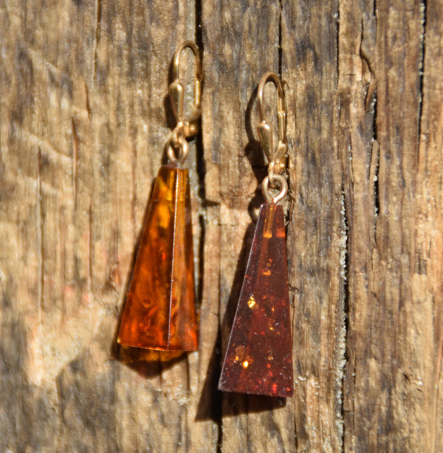 MJ Baltica, orecchini, Ambra naturale Baltica, Argento 925, placcato in Oro 18k, piramide, pendente, artigianale, BZK080