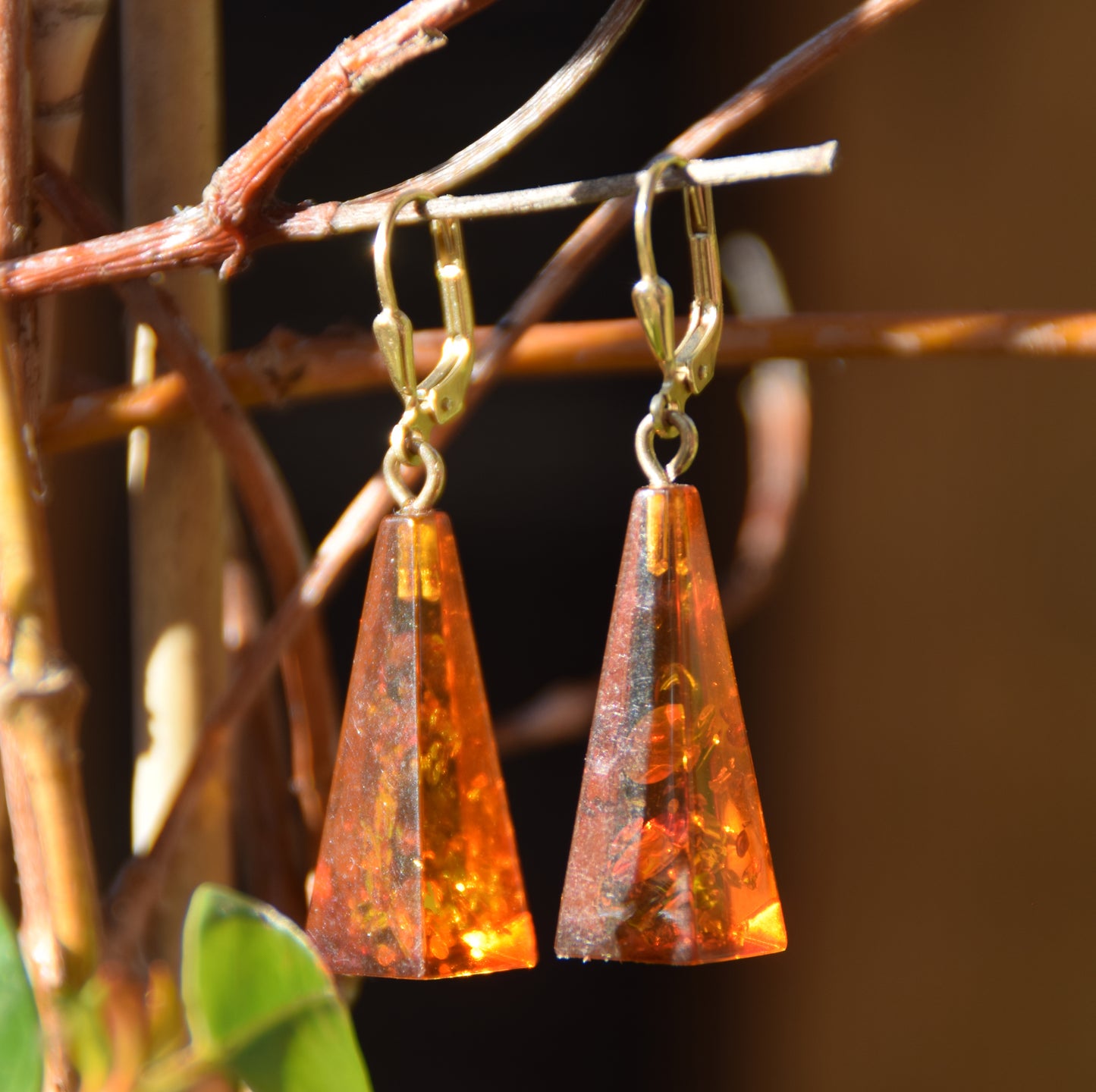 MJ Baltica, orecchini, Ambra naturale Baltica, Argento 925, placcato in Oro 18k, piramide, pendente, artigianale, BZK080