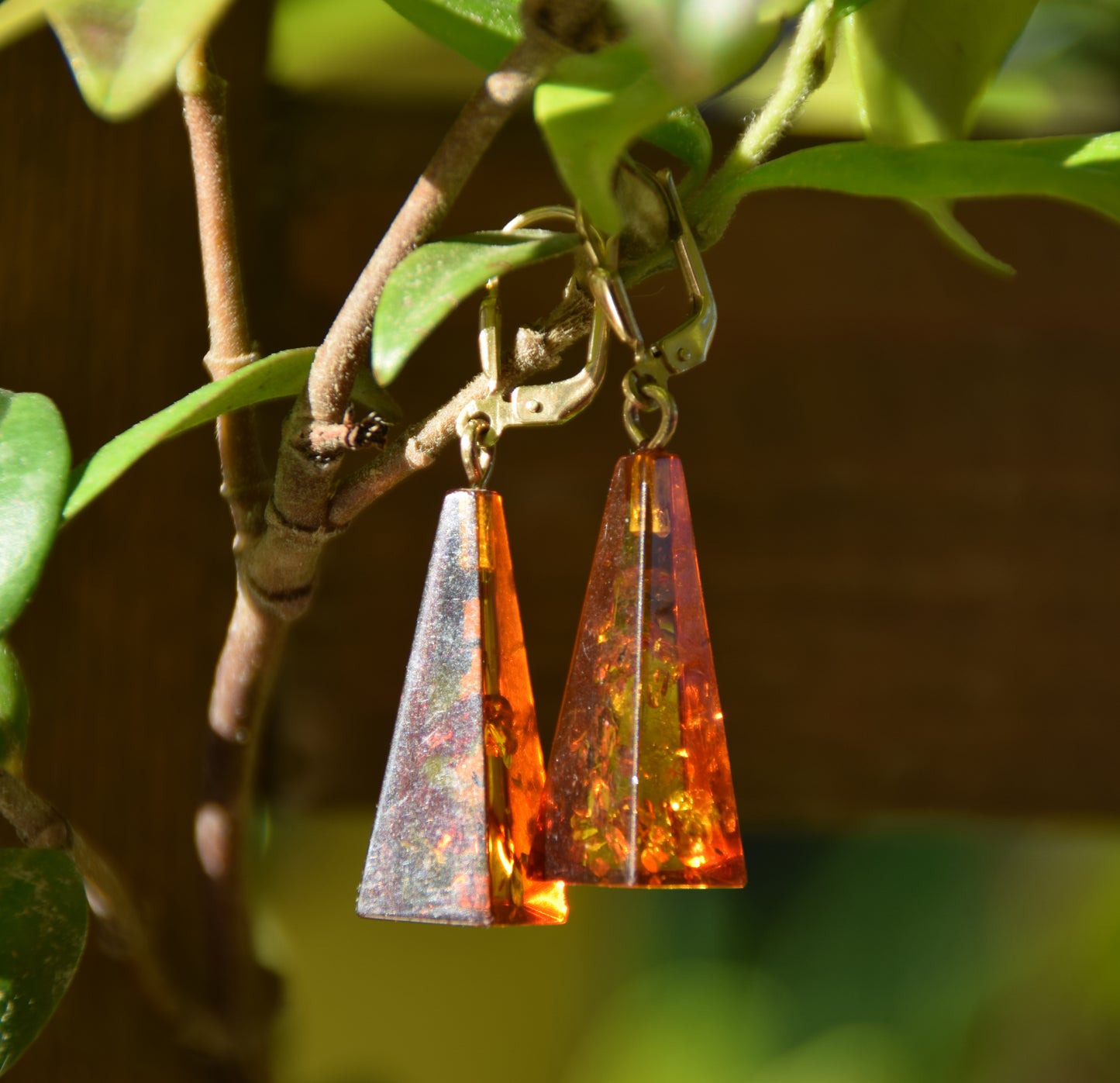 MJ Baltica, orecchini, Ambra naturale Baltica, Argento 925, placcato in Oro 18k, piramide, artigianale, BZK082