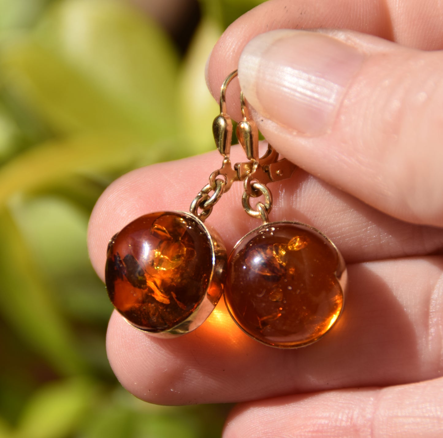 MJ Baltica, orecchini, Ambra naturale Baltica, Argento 925, placcato in Oro 18k, tondo, grande, pendente, artigianale, BZK083