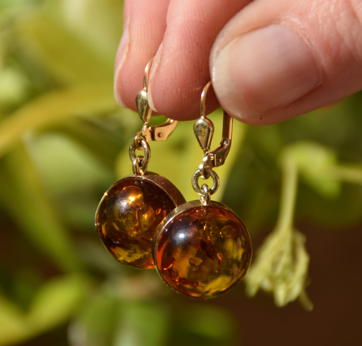 MJ Baltica, orecchini, Ambra naturale Baltica, Argento 925, placcato in Oro 18k, tondo, grande, pendente, artigianale, BZK083