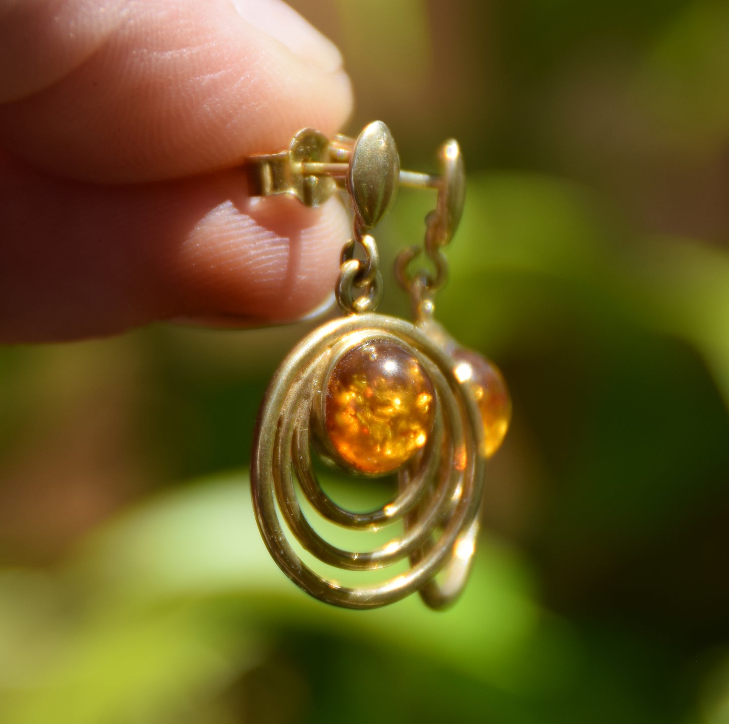 MJ Baltica, orecchini, Ambra naturale Baltica, Argento 925, placcato in Oro 18k, cerchio, ambra cognac, elegante, BZK092