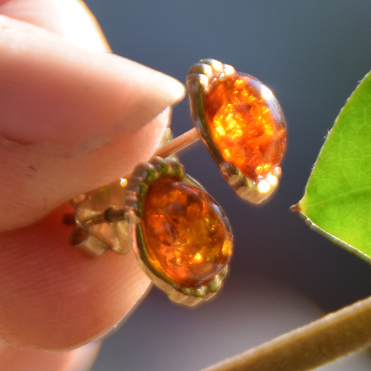Victorian earrings with cognac-colored natural amber and 18k gold-plated 925 silver, MJ Baltica, BZK096