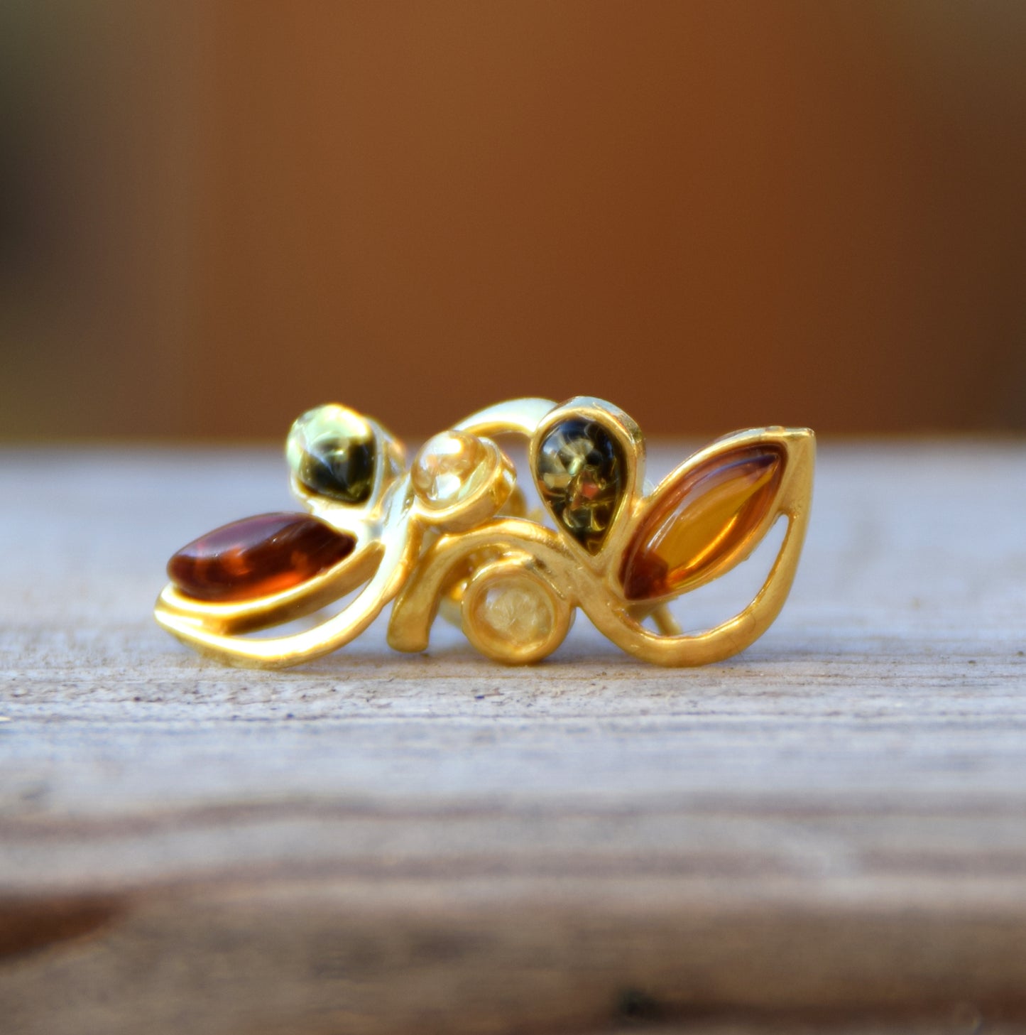 Elegante Blumenohrringe mit Naturbernstein in verschiedenen Farbtönen und 18k vergoldetem 925er Silber, MJ Baltica, BZK102