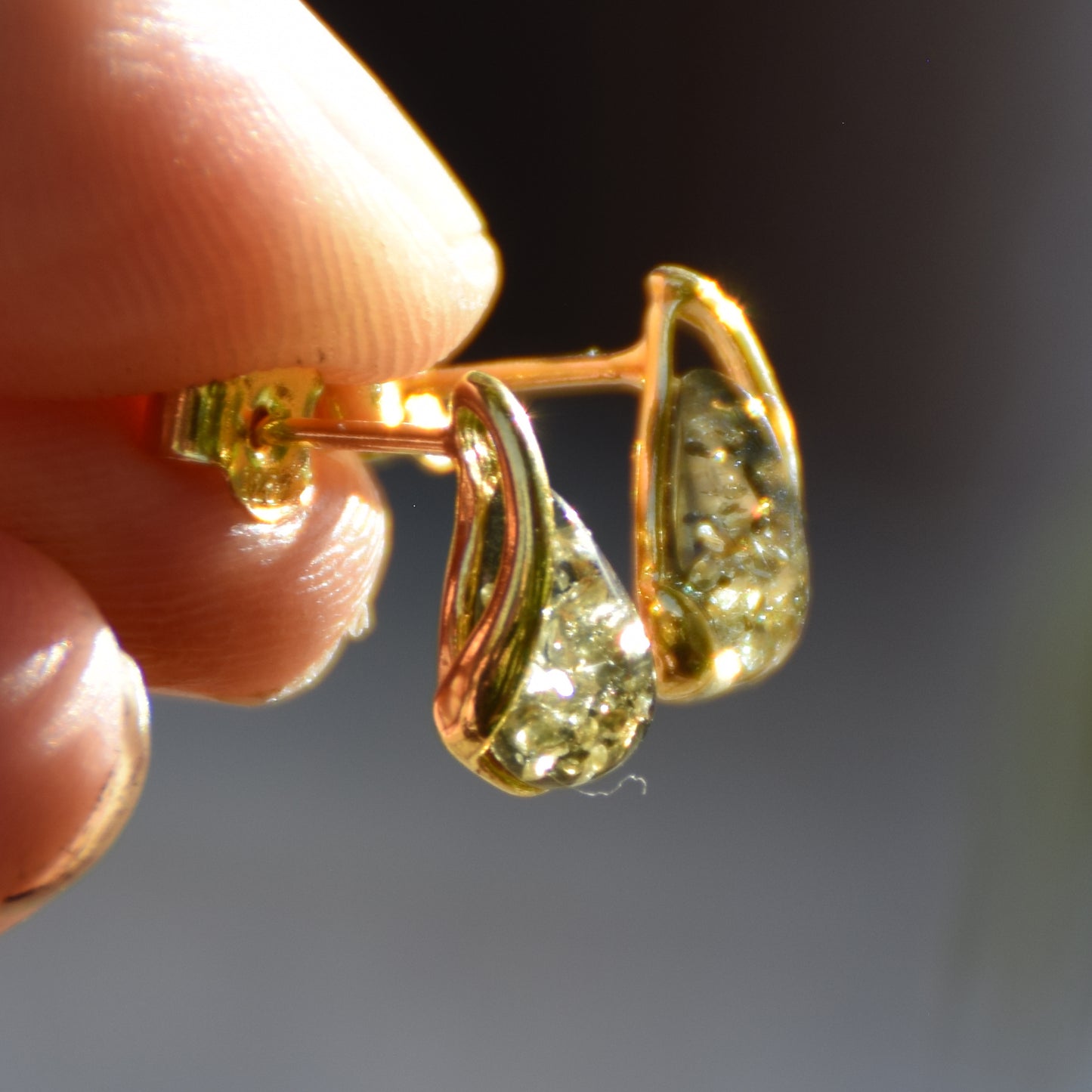 Orecchini a goccia con Ambra naturale color verde e Argento 925 placcato in Oro 18 carati, MJ Baltica, BZK103