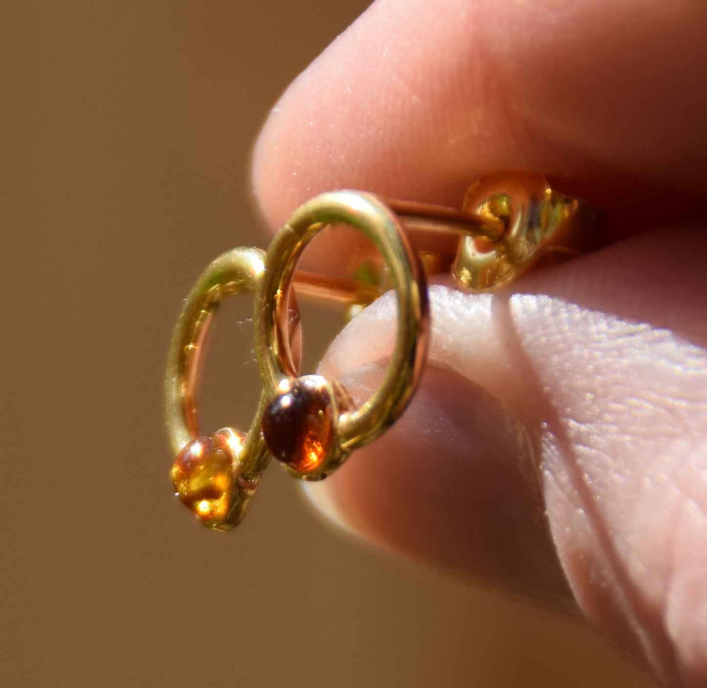 MJ Baltica, orecchini, Ambra naturale Baltica, Argento 925, placcato in Oro 18k, cognac, luminoso, artigianale, BZK105