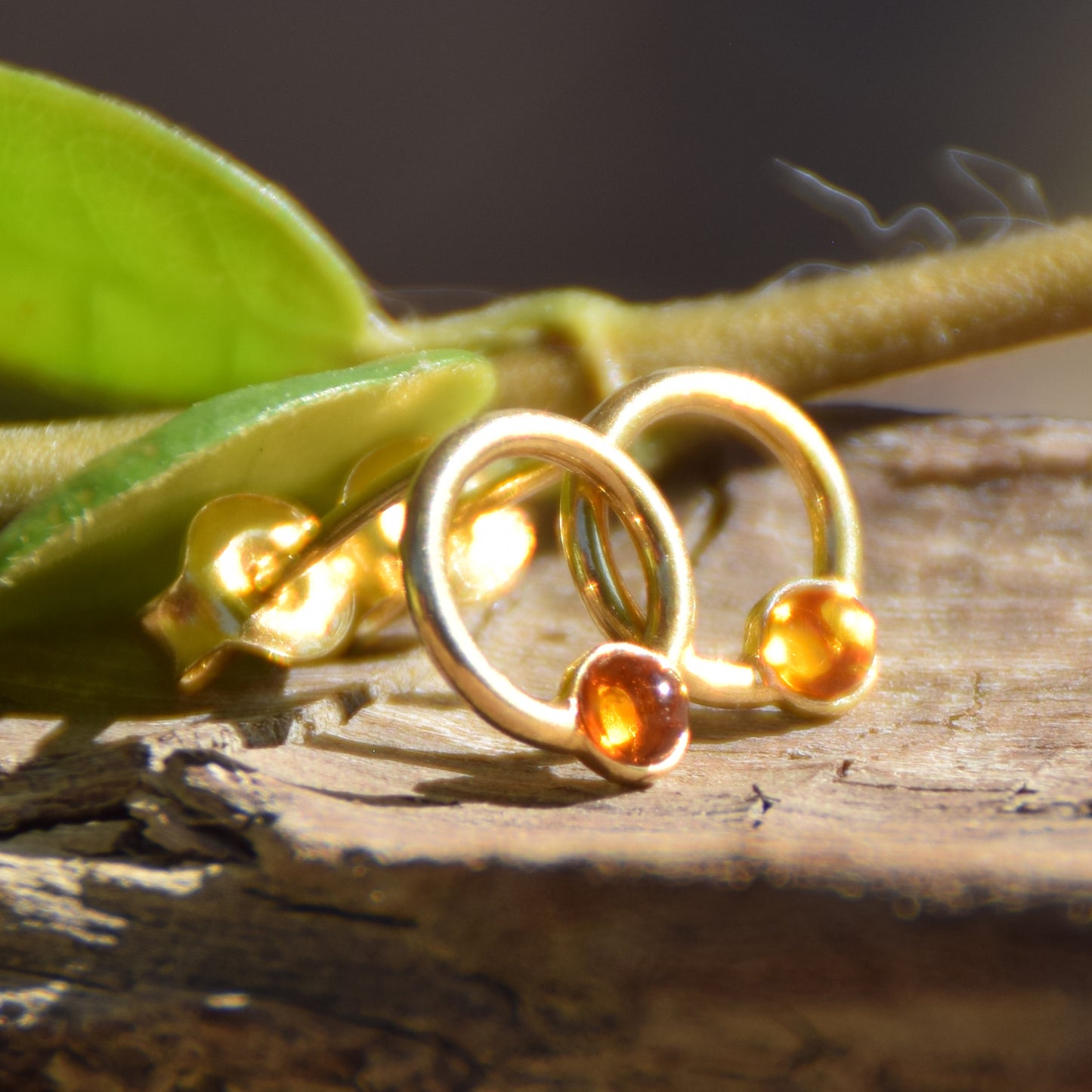 Delicate cognac-colored natural amber and 18k gold-plated 925 sterling silver hoop earrings, MJ Baltica, BZK105