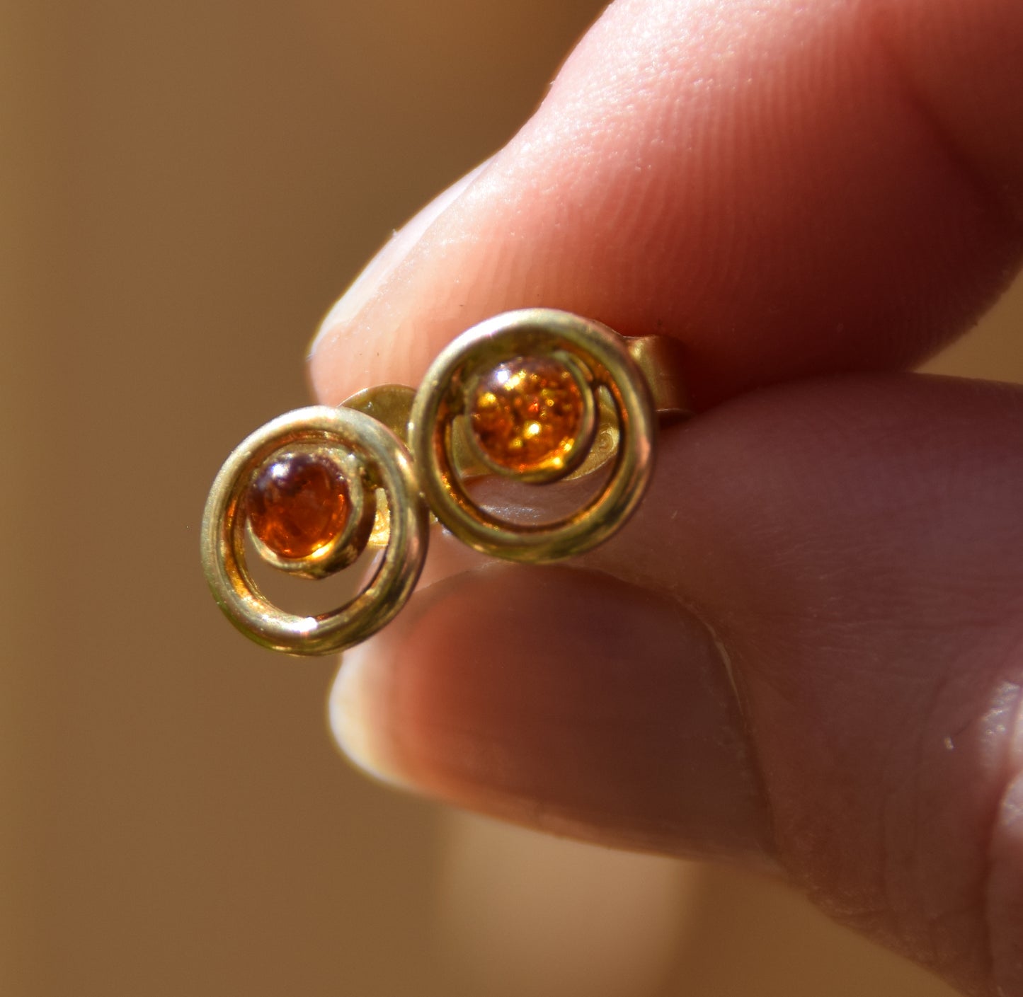 MJ Baltica, orecchini, Ambra naturale Baltica, Argento 925, placcato in Oro 18k, cognac, luminoso, artigianale, BZK106