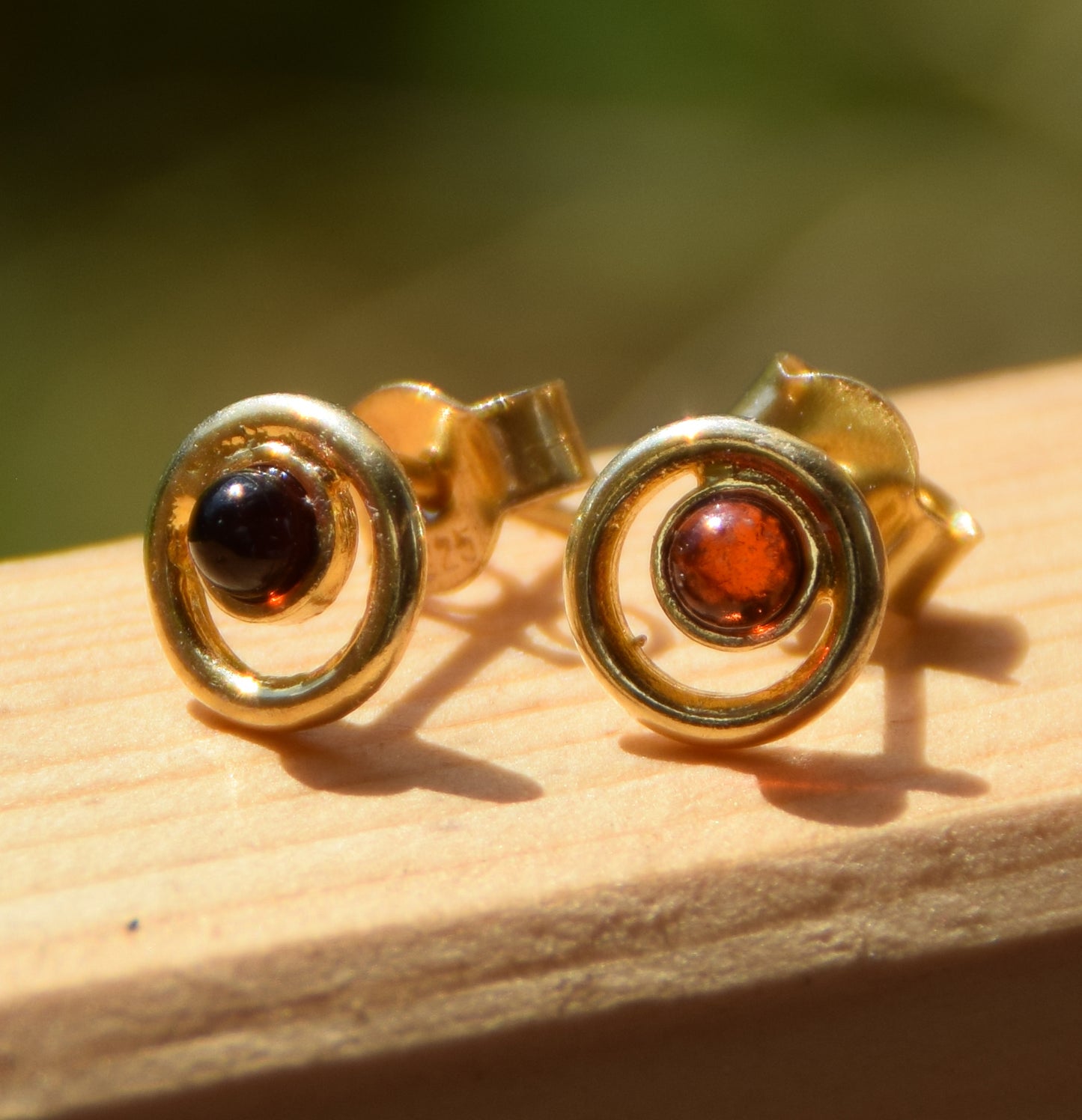 MJ Baltica, earrings, natural Baltic Amber, 925 Silver, 14k Gold plated, dark brown, luminous, handcrafted, BZK108