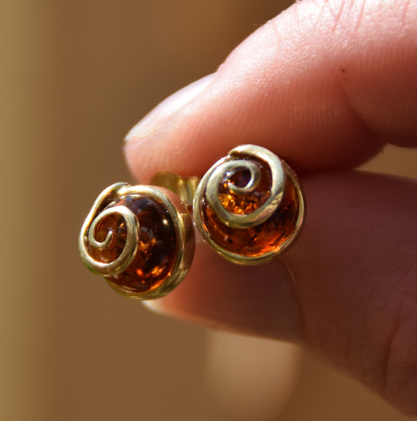 MJ Baltica, orecchini, Ambra naturale Baltica, Argento 925, placcato in Oro 18k, cognac, luminoso, artigianale, BZK110