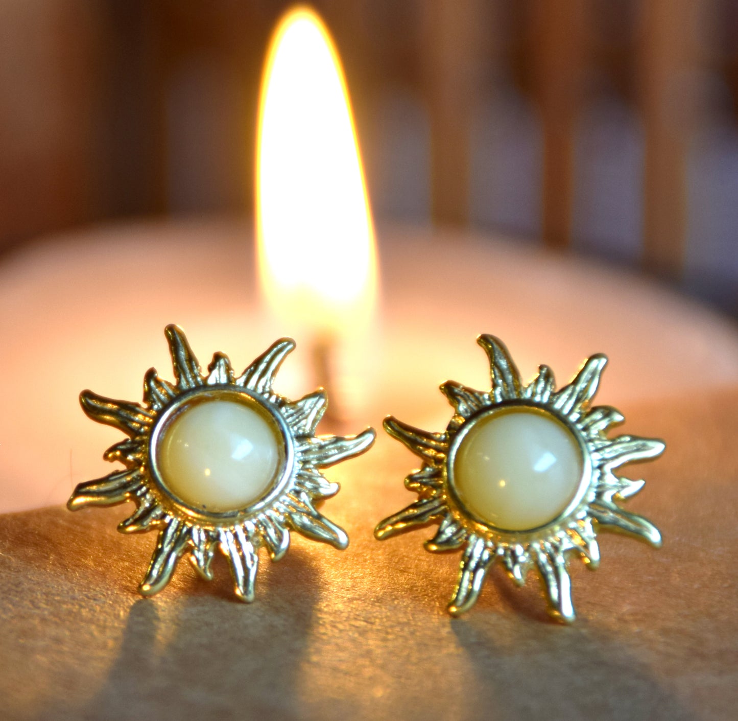 Orecchini a forma di sole con Ambra naturale imperiale e Argento 925 placcato in Oro 18k, MJ Baltica, BZK117