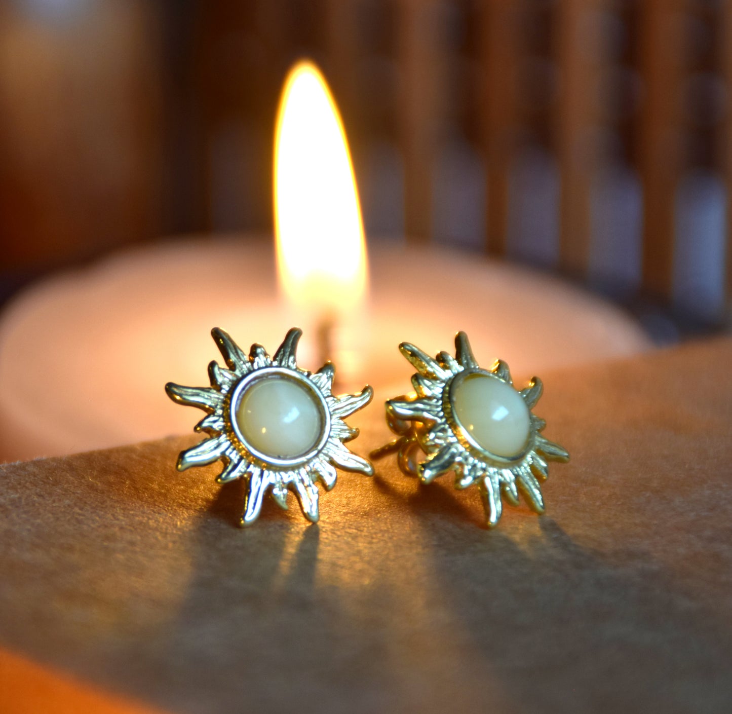 Orecchini a forma di sole con Ambra naturale imperiale e Argento 925 placcato in Oro 18k, MJ Baltica, BZK117