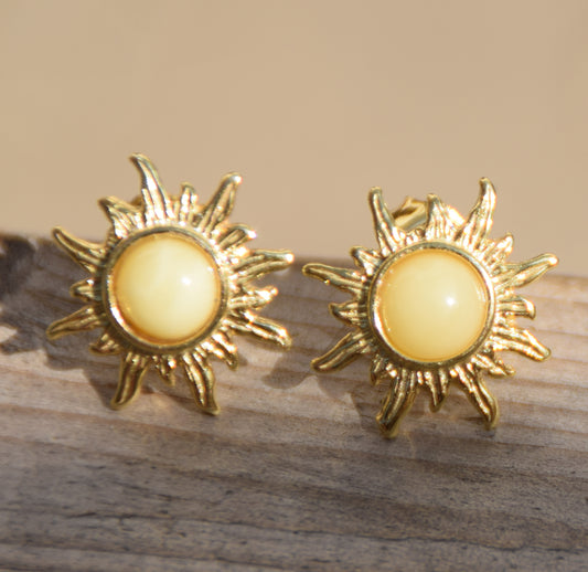 Sun-shaped earrings with natural imperial amber and 18k gold-plated 925 silver, MJ Baltica, BZK117