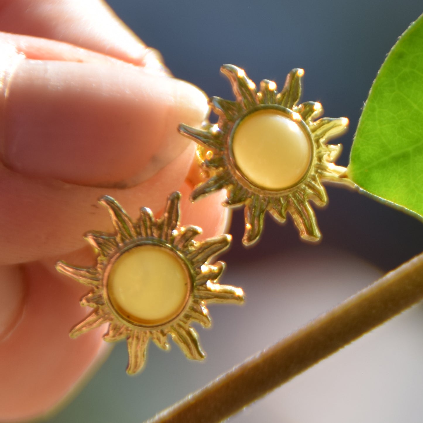 Sonnenförmige Ohrringe mit natürlichem Imperial-Bernstein und 925er Sterling Silber, 18 Karat vergoldet, MJ Baltica, BZK117
