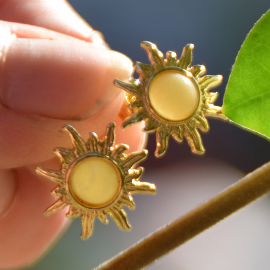 Sun-shaped earrings with natural imperial amber and 18k gold-plated 925 silver, MJ Baltica, BZK117
