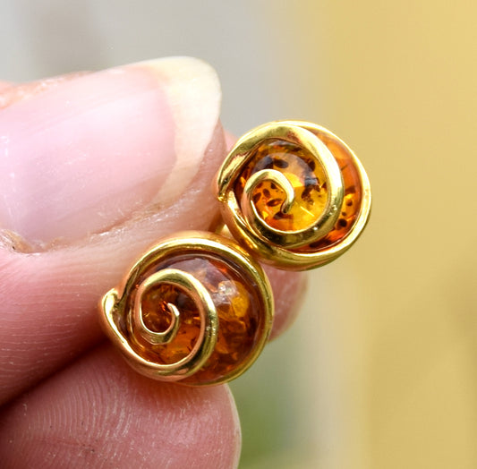 MJ Baltica, orecchini, Ambra naturale Baltica, Argento 925, placcato in Oro 18k, cognac, spirale, artigianale, BZK135