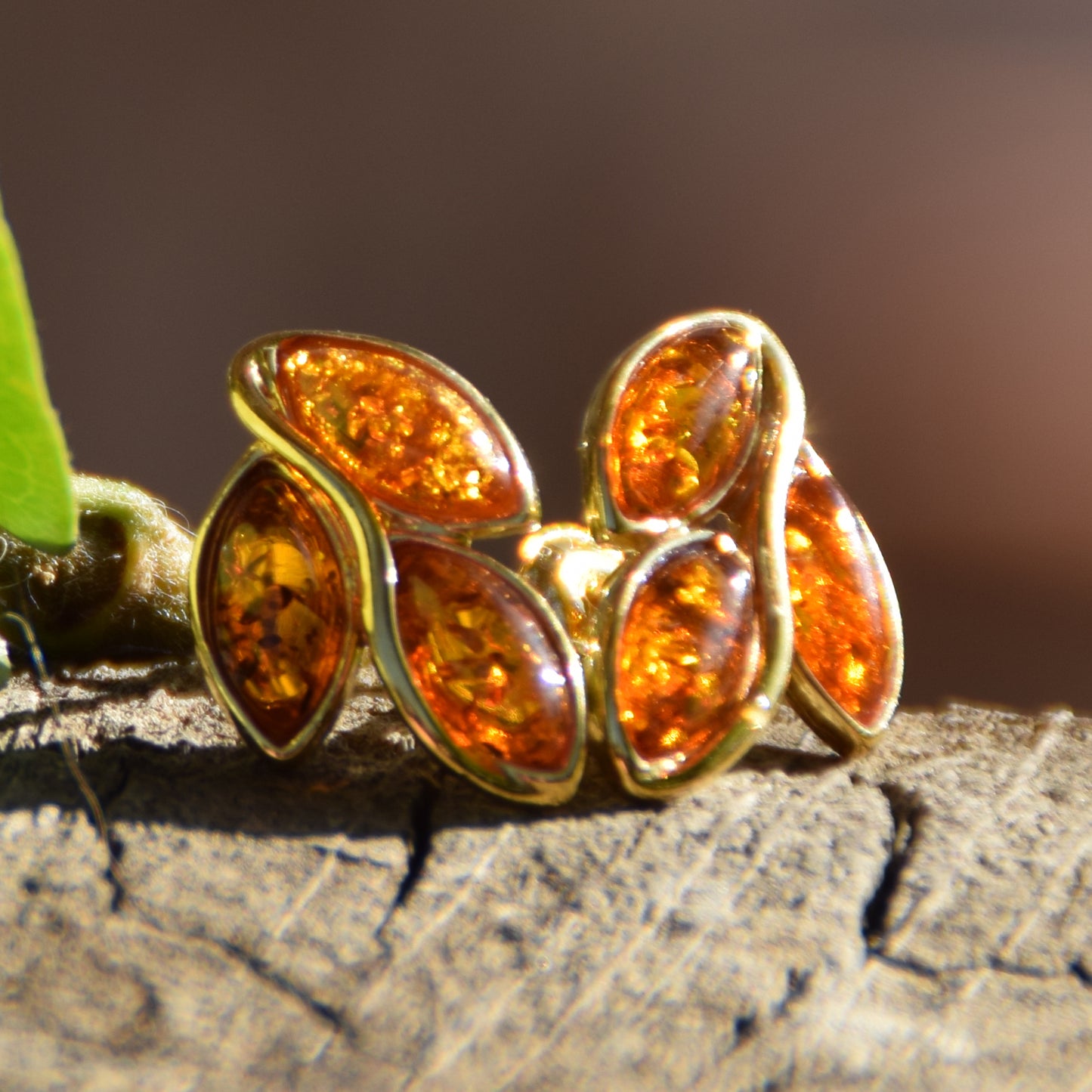 Auffällige Blumenohrringe mit natürlichem Cognac-Bernstein und 18 Karat vergoldetem 925er Silber, MJ Baltica, BZK148