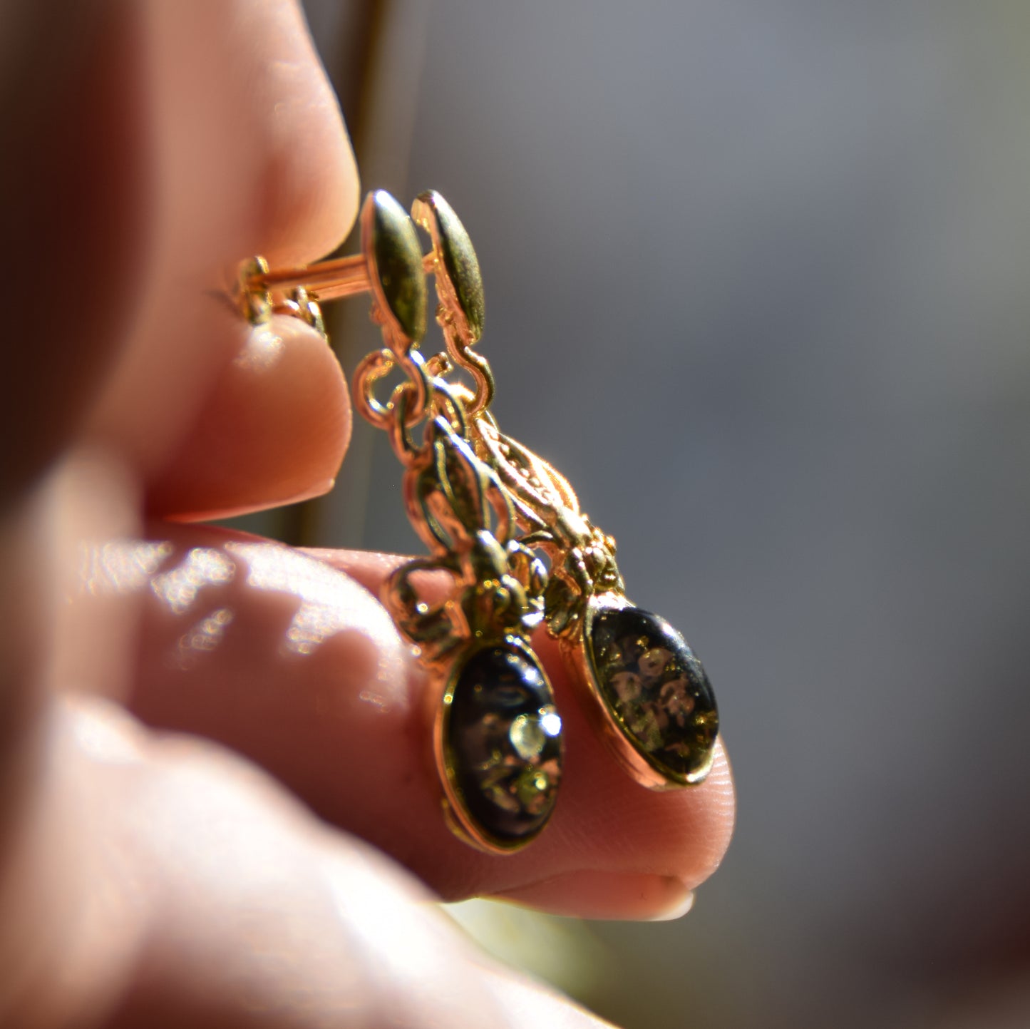 Delicate Victorian-style earrings in natural green amber and 18k gold-plated 925 silver, MJ Baltica, BZK157