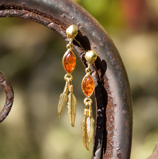 MJ Baltica, Orecchini, Ambra naturale Baltica, Argento, placcato in Oro 18k, artigianale, piume, BZK159