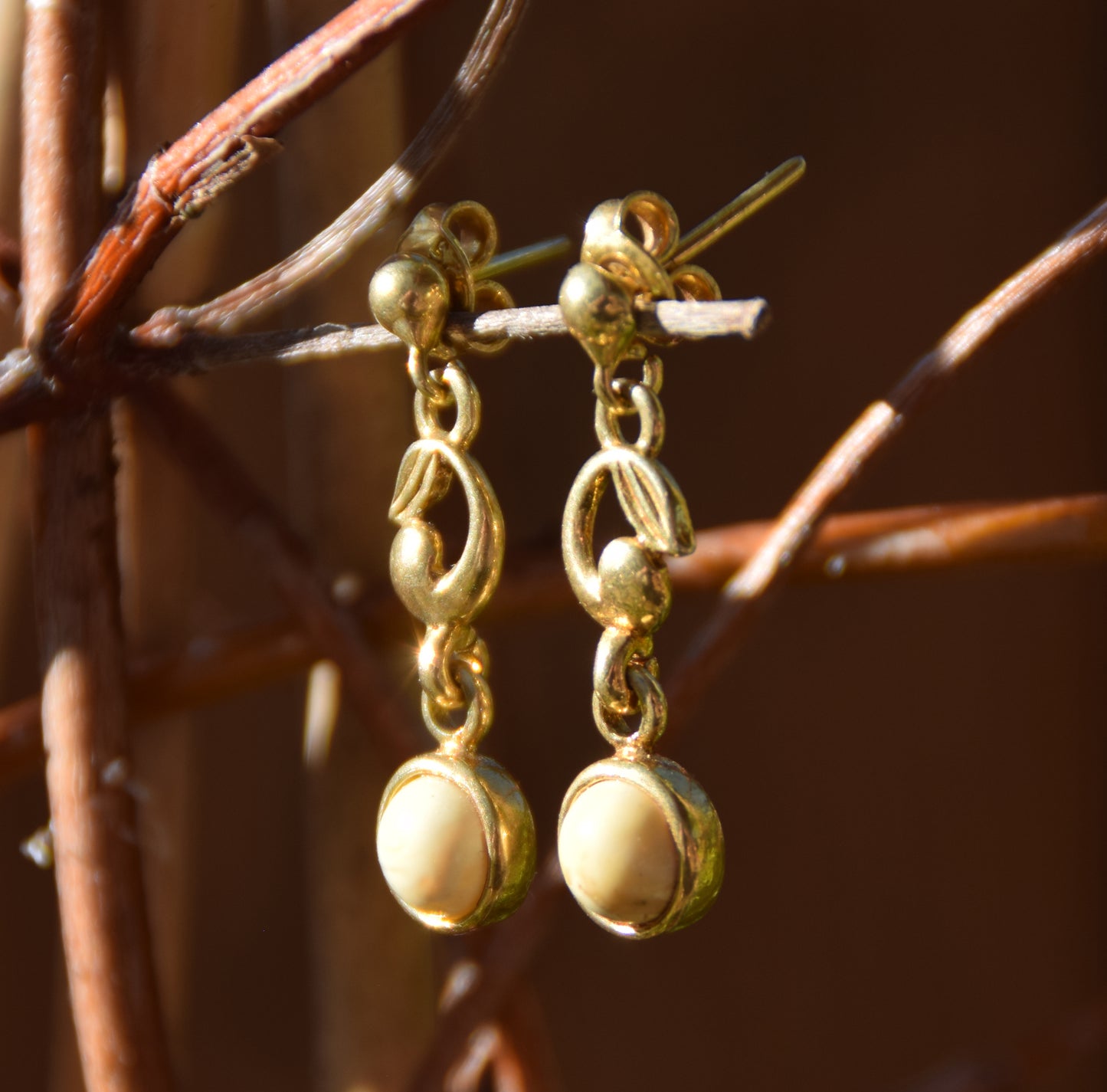 Orecchini pendenti creati con Ambra naturale Baltica e Argento placcato in Oro 18k BZK160