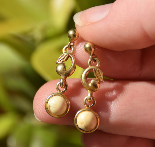 Orecchini pendenti creati con Ambra naturale Baltica e Argento placcato in Oro 18k BZK160