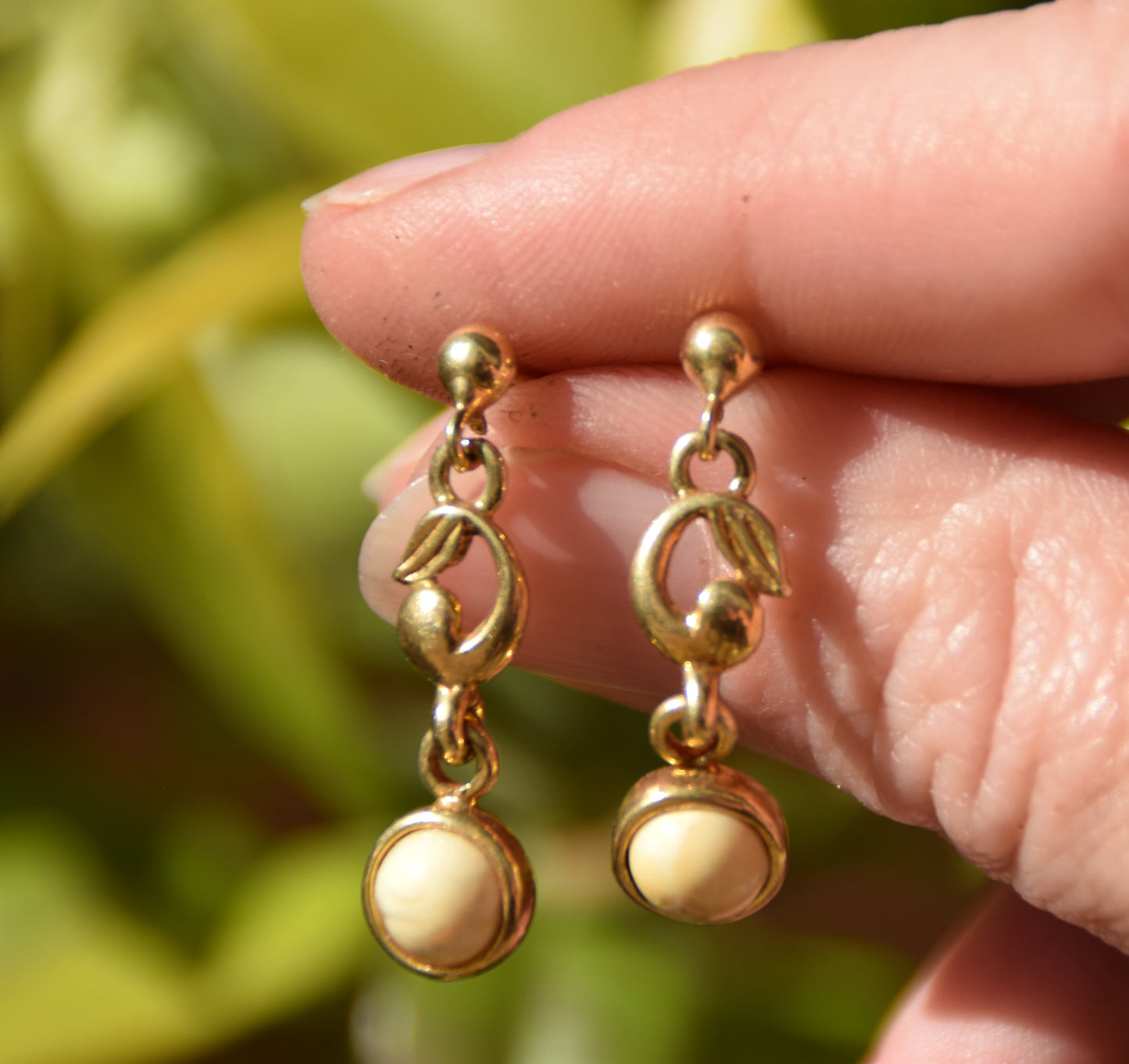 Orecchini pendenti creati con Ambra naturale Baltica e Argento placcato in Oro 18k BZK160