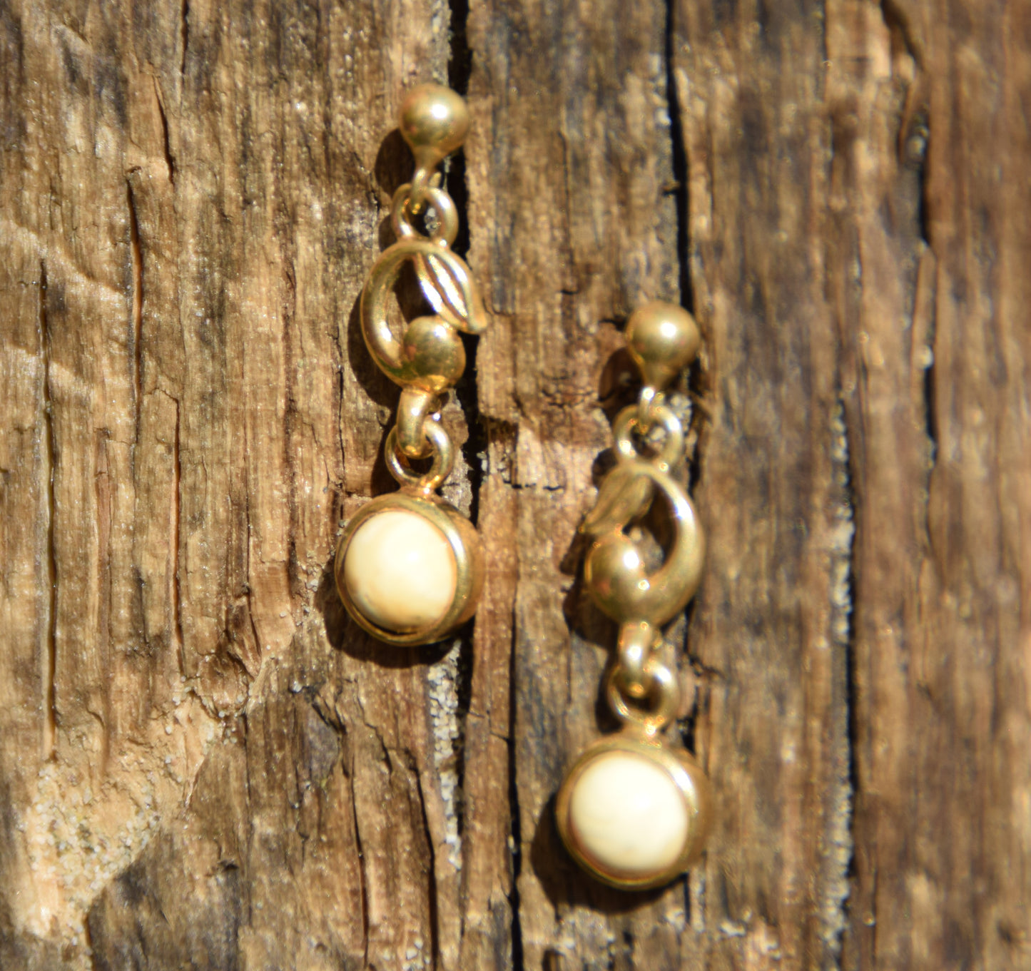 Orecchini pendenti creati con Ambra naturale Baltica e Argento placcato in Oro 18k BZK160